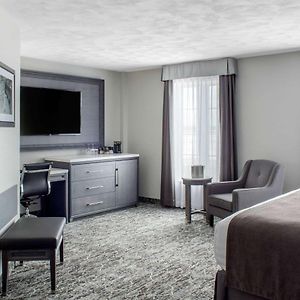 Deluxe King Room River View Upper Floor or Non-Smoking